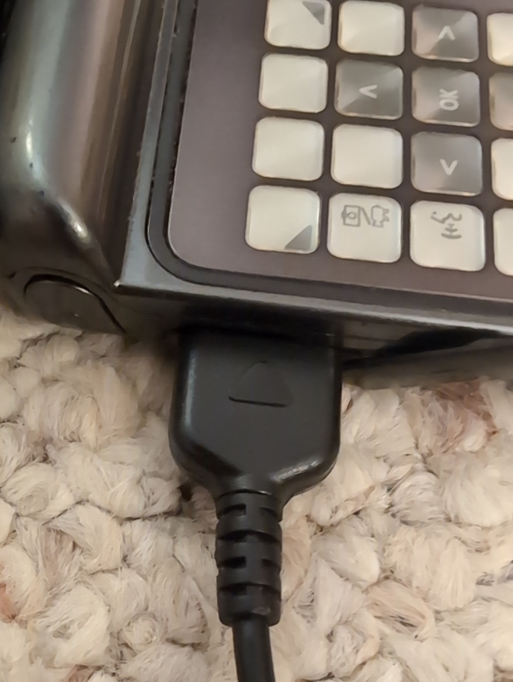 Samsung Alias 2 Cell Phone - Picture 7 of 8